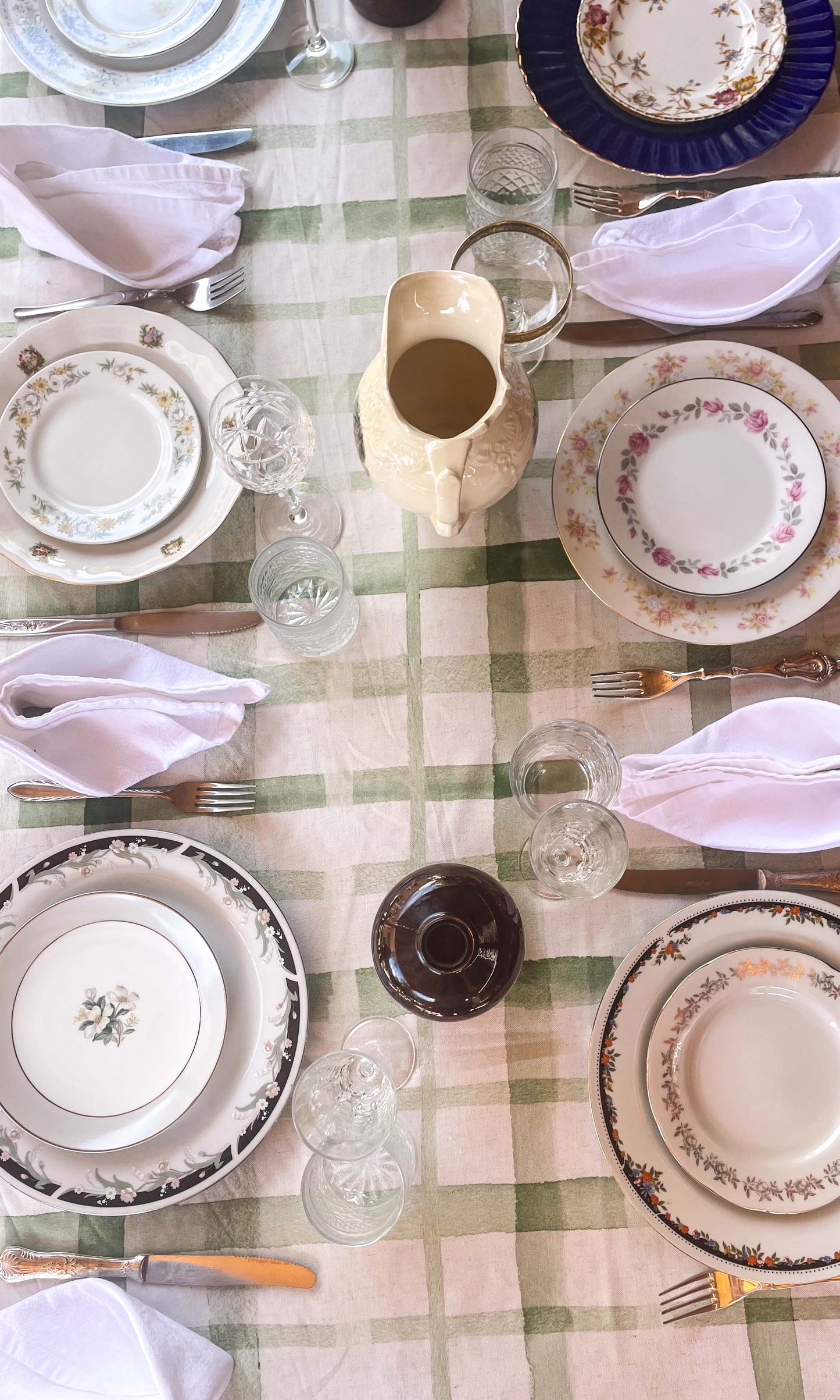 Vintage Table Settings (per 10 people)